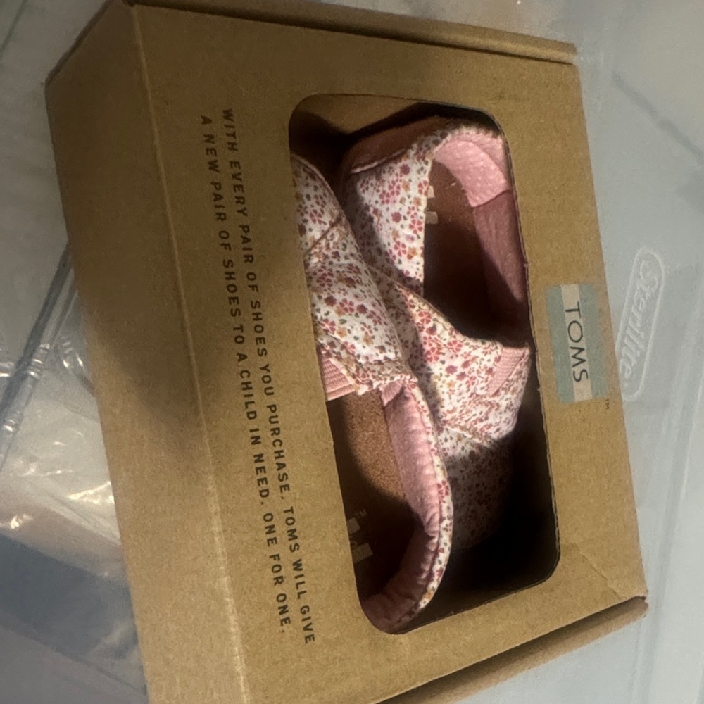 NEW TOMS Baby Pink Floral Walkers size 4